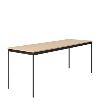 Table BASE de Muuto, 250 x 90 cm, Vernis/ Contreplaqué, Chêne et noir