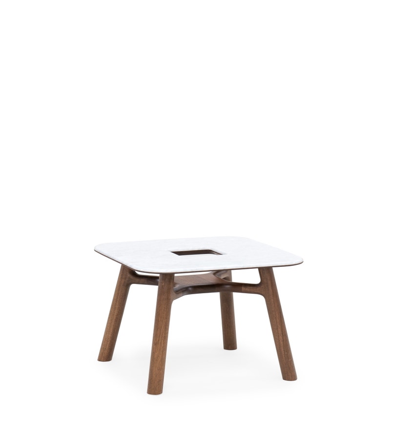 Table basse d'appoint MARSHALL de Woak, Noyé huilé, Plateau marbre de Carrare