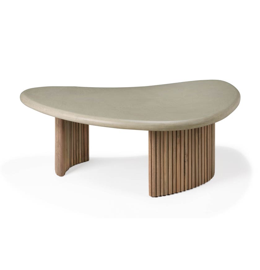 Table basse de jardin Boomerang - Plateau en béton vernis - piètement en teck recyclé - Light Grey - forme organique 90cm