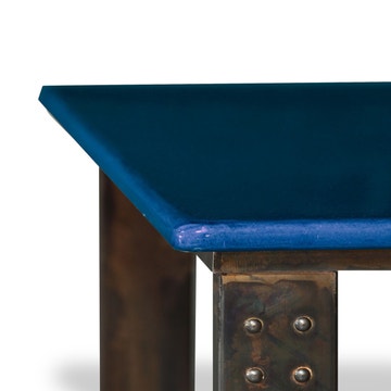 Table basse en pierre de lave pied bleu de castre atelier
