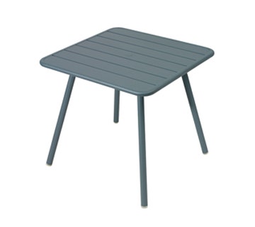 Table carrée 4 pieds LUXEMBOURG de Fermob, Gris orage Table carrée 4 pieds LUXEMBOURG de Fermob, Gris orage