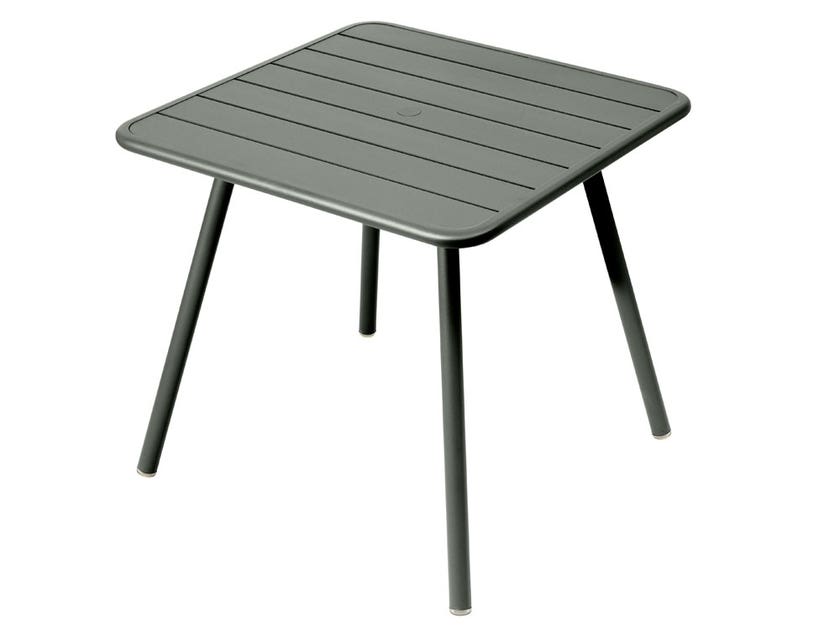 Table carrée 4 pieds LUXEMBOURG de Fermob, Romarin Table carrée 4 pieds LUXEMBOURG de Fermob, Romarin