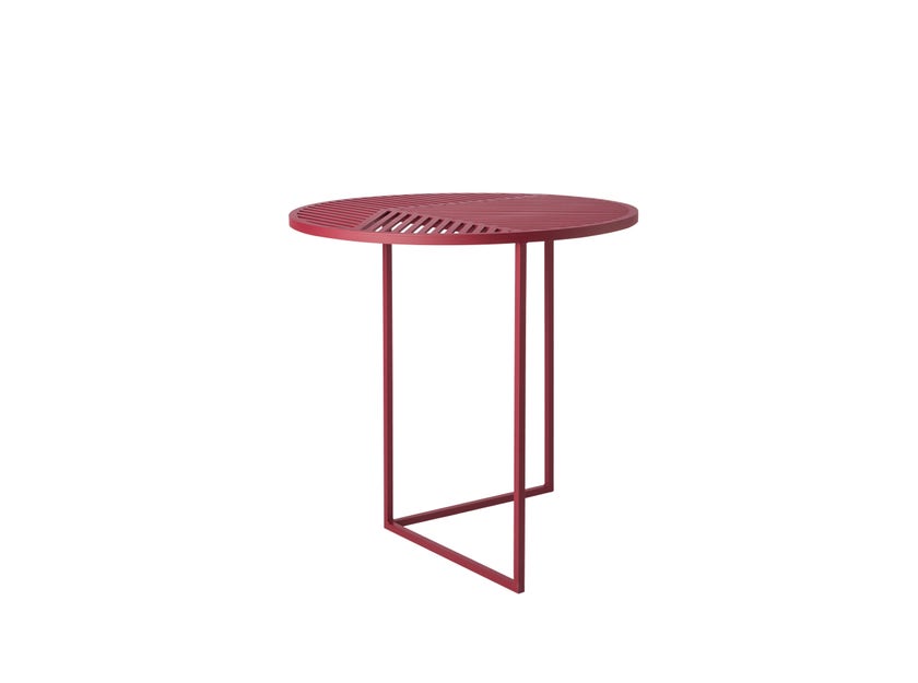 Table d'appoint ronde ISO A de Petite Friture, Bordeaux Table d'appoint ronde ISO A de Petite Friture, Bordeaux