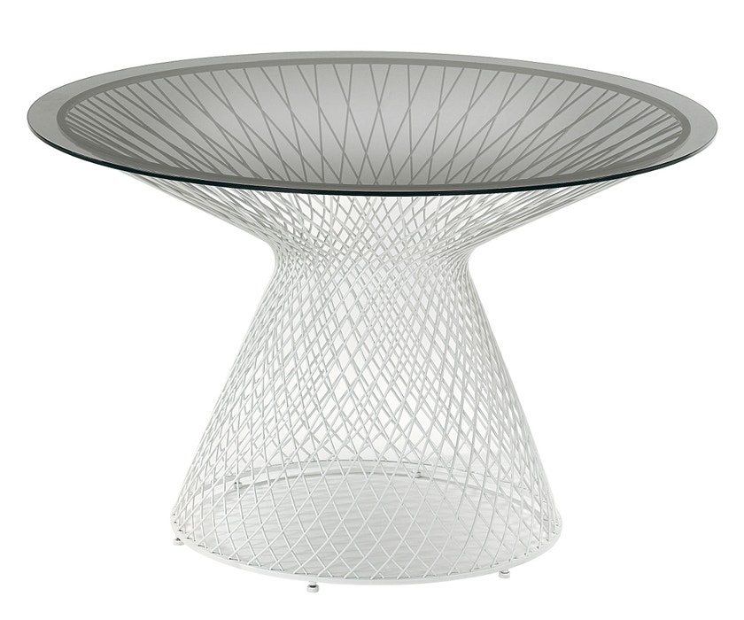 Table ronde HEAVEN de Emu, 120 cm, Blanc mat / Verre fumé Table ronde HEAVEN de Emu, 120 cm, Blanc mat / Verre fumé