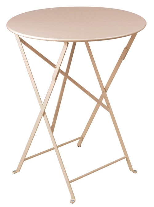 Table ronde pliante BISTRO de Fermob D.60 x H.74 cm Muscade Table ronde pliante BISTRO de Fermob D.60 x H.74 cm Muscade