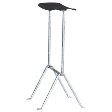 TABOURET MOYEN OFFICINA, Structure en fer galvanisé, Assise noire de MAGIS