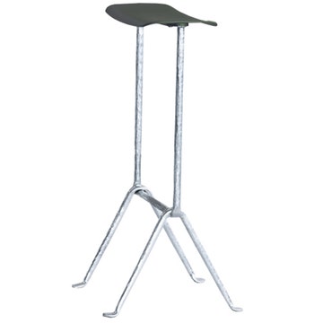 TABOURET MOYEN OFFICINA, Structure en fer galvanisé, Assise vert foncé de MAGIS