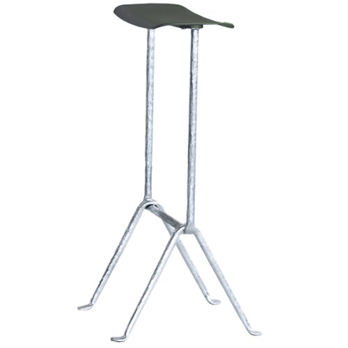 TABOURET MOYEN OFFICINA, Structure en fer galvanisé, Assise vert foncé de MAGIS TABOURET MOYEN OFFICINA, Structure en fer galvanisé, Assise vert foncé de MAGIS