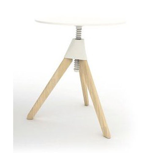 TABLE TOPSY - THE WILD BUNCH, Structure hêtre naturel / plateau blanc de MAGIS TABLE TOPSY - THE WILD BUNCH, Structure hêtre naturel / plateau blanc de MAGIS
