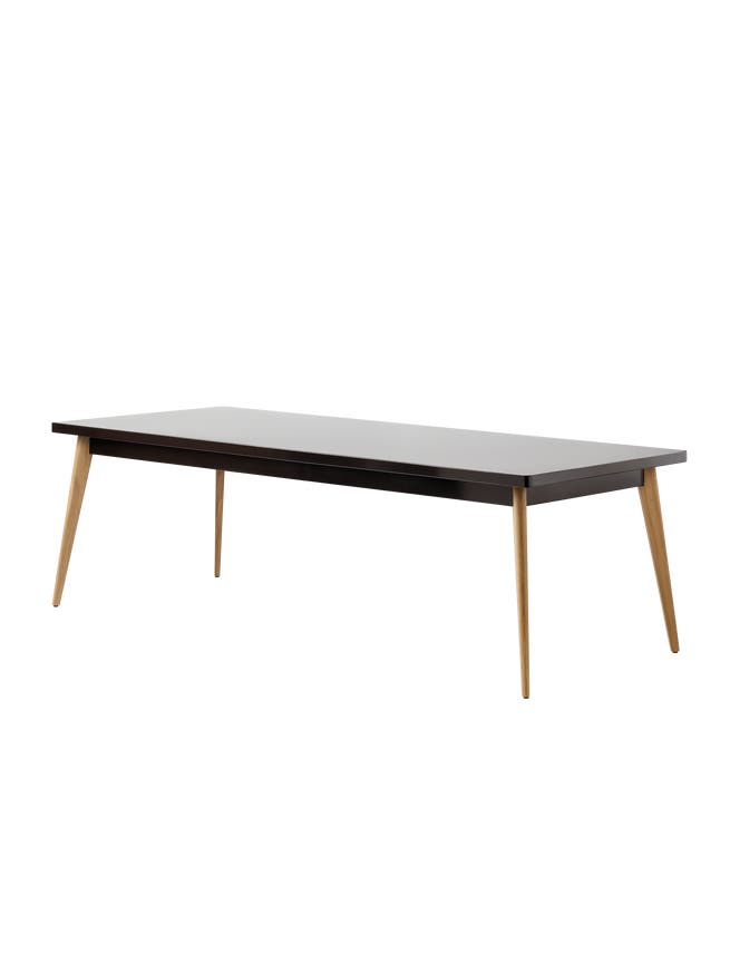 Table 55 pieds chêne de Tolix, 240 x 100, Brun noir Table 55 pieds chêne de Tolix, 240 x 100, Brun noir