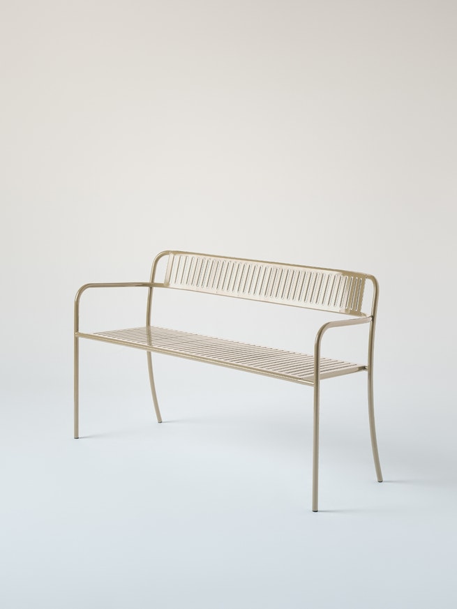 Banc avec dossier PATIO en acier inoxydable de Tolix, Beige gris Banc avec dossier PATIO en acier inoxydable de Tolix, Beige gris