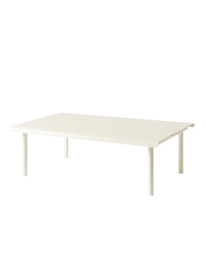 Table basse PATIO de Tolix, 70 x 110 cm, Blanc perlé Table basse PATIO de Tolix, 70 x 110 cm, Blanc perlé