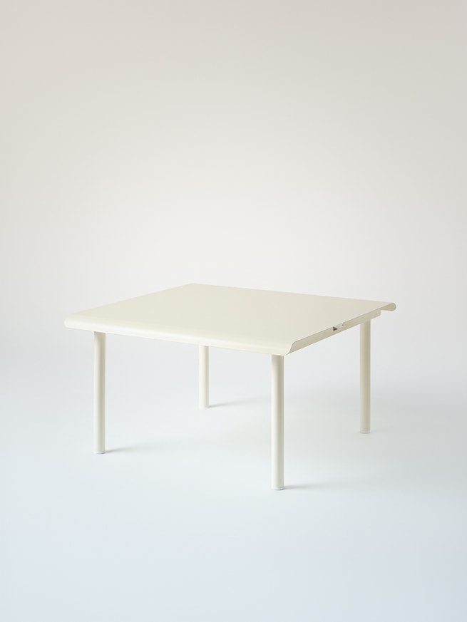 Table basse PATIO de Tolix, 75 x 75 cm, Blanc perlé Table basse PATIO de Tolix, 75 x 75 cm, Blanc perlé