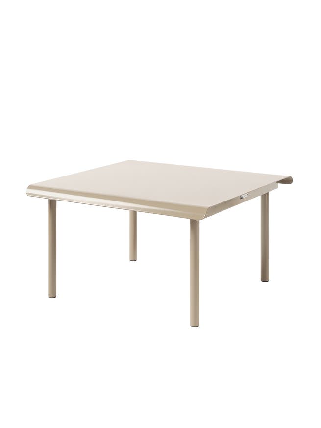 Table basse PATIO de Tolix, 75 x 75 cm, Beige gris Table basse PATIO de Tolix, 75 x 75 cm, Beige gris