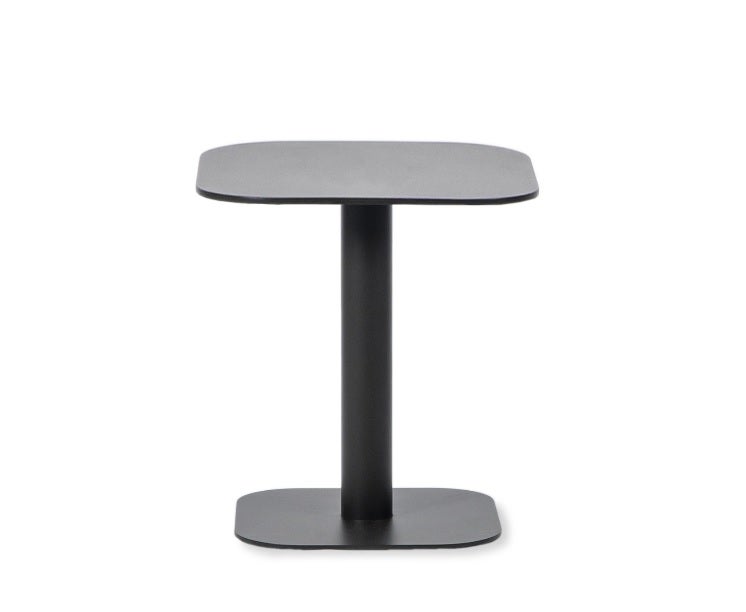 Table d'appoint extérieur KODO 41 x 41 de Vincent Sheppard, Structure aluminium, Plateau aluminium Table d'appoint extérieur KODO 41 x 41 de Vincent Sheppard, Structure aluminium, Plateau aluminium