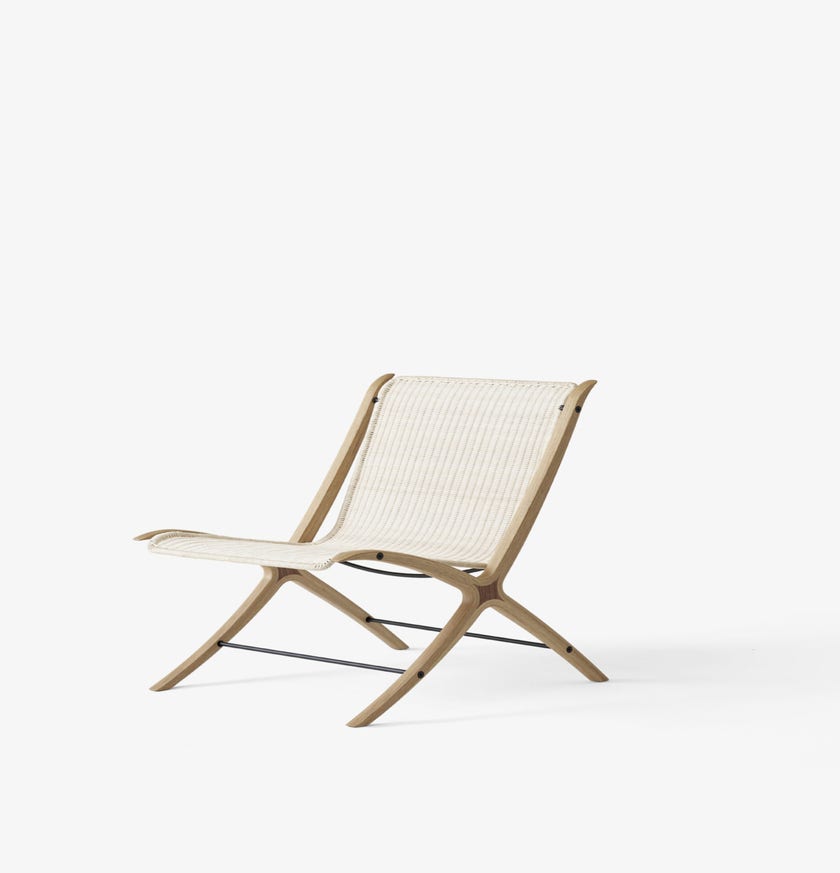 Chaise lounge X HM10 de &TRADITION, Chêne lacqué avec insert en noyer, Assise en rotin