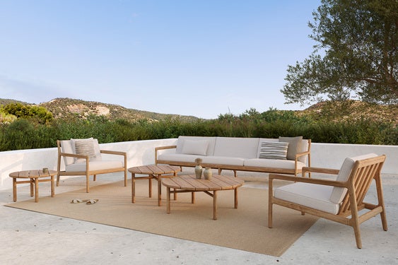 collection en bois pour le jardin : canapé et fauteuil de la marque ethnicraft