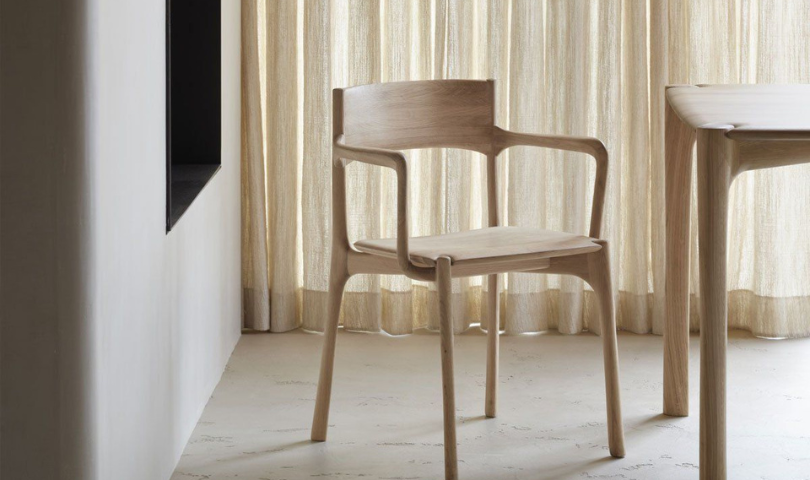 Chaise PI en chêne avec accoudoirs