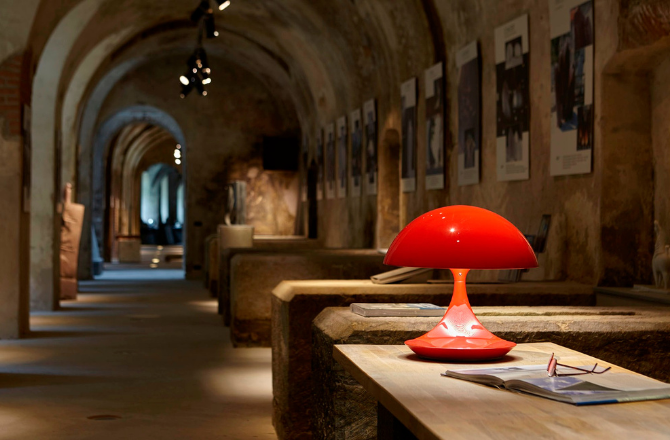 La Lampe Cobra de Martinelli Luce : L'éclat d'une légende du design